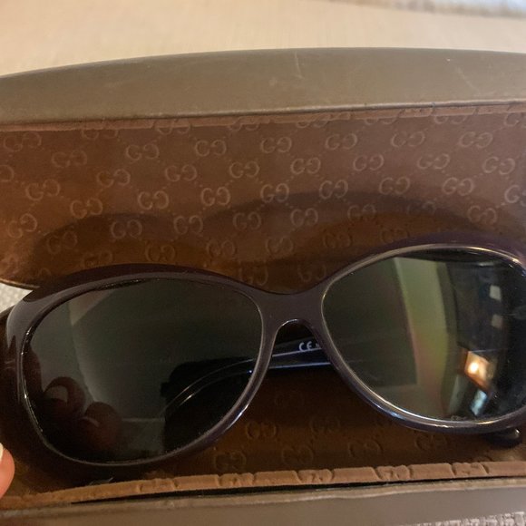 Gorgeous Gucci Frames with Case - Picture 8 of 8